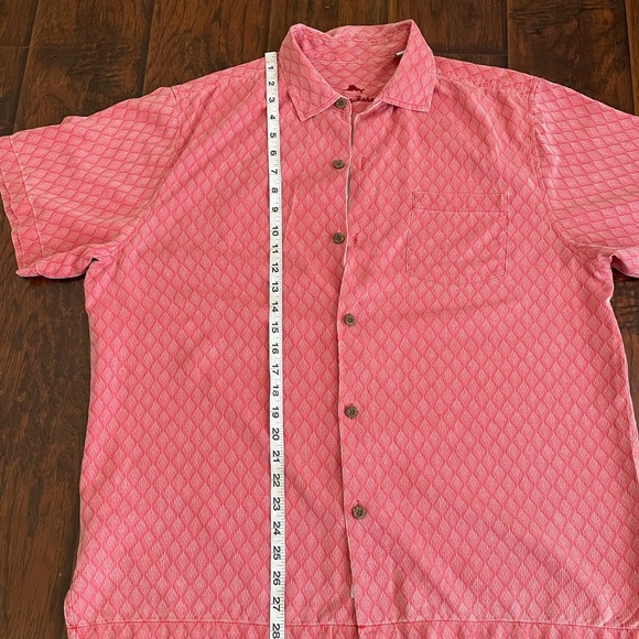 Tommy Bahama 100% Silk Pink/Red Geometric Casual Shirt - Picture 7 of 9